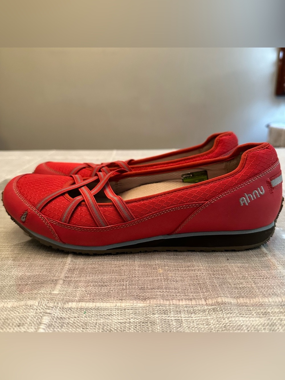 Ahnu Crissy II Women's Cranberry Red Leather & Mesh Casual Sport Flats - Size 9